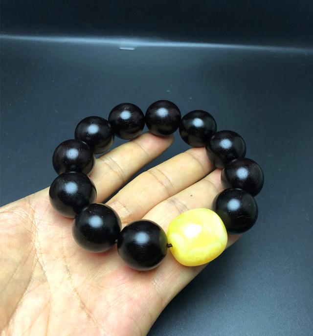 七八年前买的小叶紫檀满天星手串好几千，现在还值钱吗
