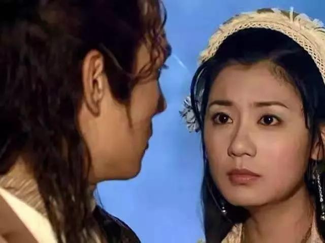 荆无命回到上官金虹身边,上官金虹很自然地又膨胀起来.