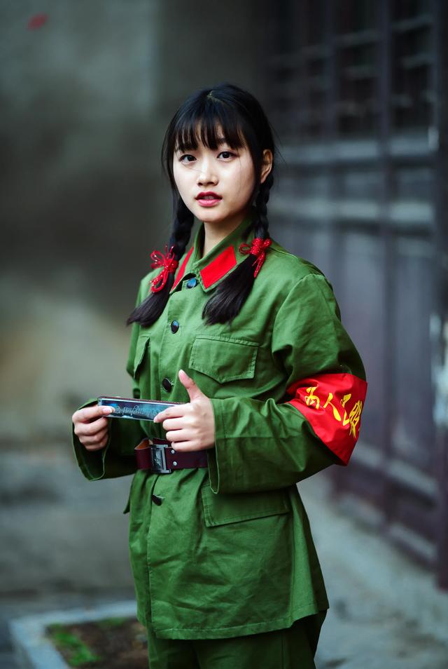 朋友圈掀起了晒军装照的狂潮你见过穿军装最美的女孩是谁