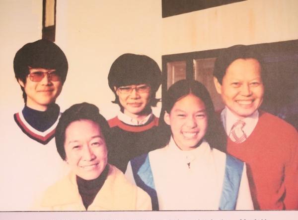 杨振宁简介:杨振宁先生有几个子女，现在分别从事什么职业？有没有子承父业？