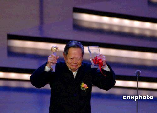 杨振宁:今年百岁高龄物理学家杨振宁为什么大家对他评价褒贬不一呢？