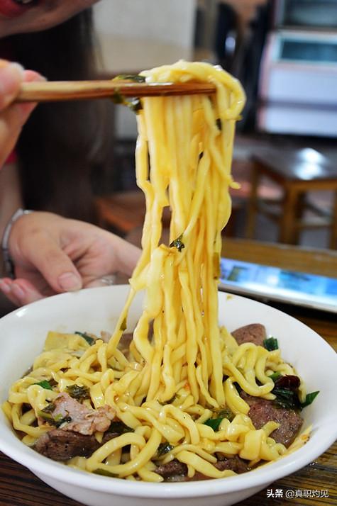 为什么面馆里一般都是用水煮面然后放高汤里，而不直接用高汤煮面？插图46