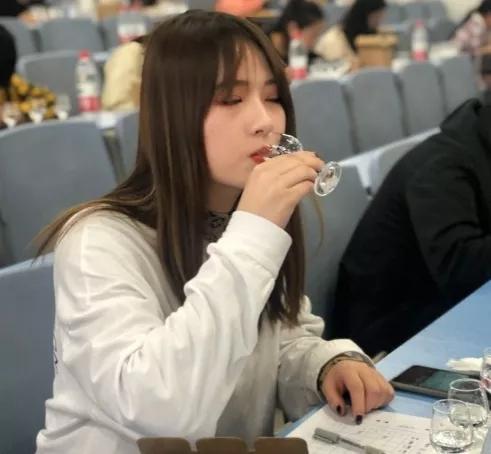 五粮液1618和五粮液水晶瓶有什么不同？插图4