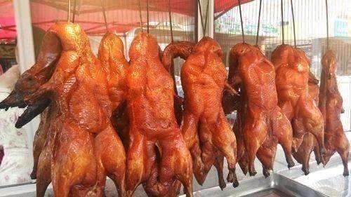 上海豹猫卖多少钱一只:街边20块钱一只的烤鸭为什么这么便宜？能吃吗？
