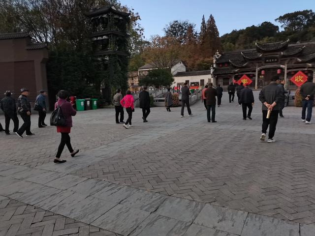 骆琦家庭背景:一个中年丧夫的女人，十年没有再找，她是怎么熬过来的