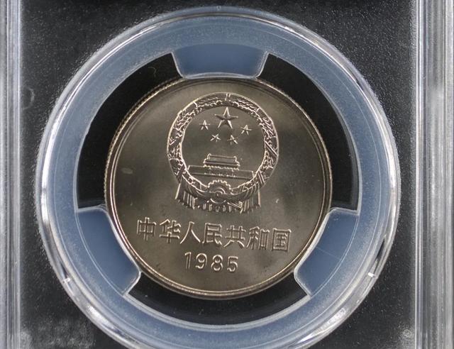 值钱的一元硬币年份，现在一元国徽硬币哪些年份值得收藏，有很多1995年的值钱吗