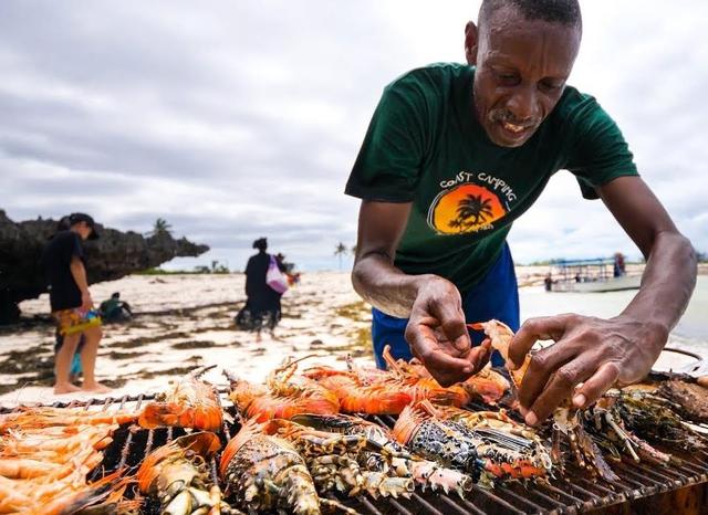 宁肯吃土也不愿意吃龙虾？，非洲人穷到吃土也不愿意吃龙虾，这到底是为什么？