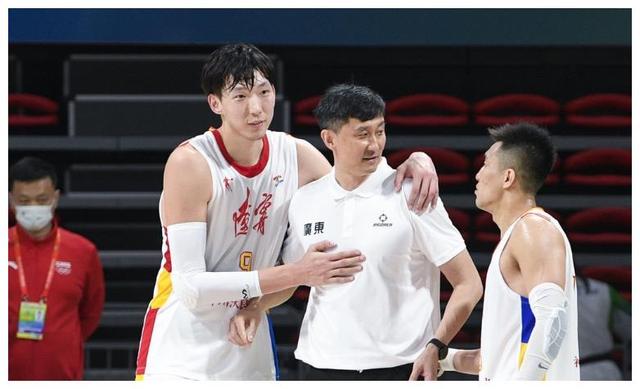 韩德军:辽宁男篮内线告急，韩德君状态下滑严重，周琦能否回归接班大韩？