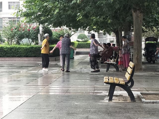 狗狗东西在我里面拔出不来了在线观看:陕西男子腹痛，从体内取出20厘米木瓜。医生惊呆，咋回事？