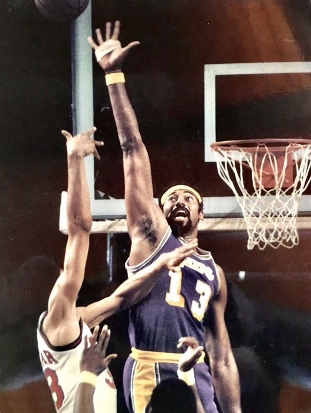 为什么张伯伦的各项得分数据如此惊人，在篮球界中的地位却不及乔丹，同位置相比也不如贾巴尔呢？插图6