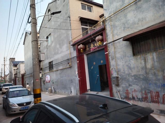 电线杆对着大门多远才不影响风水,门囗正对电线杆能否要求供电所挪一挪？