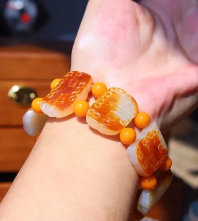 玉器市场,现在市场上有很多和田玉，都是真的吗？