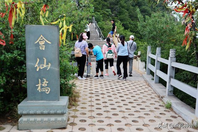 周末计划带上家人在河南省内自驾游玩，哪些有山有水的地方好玩