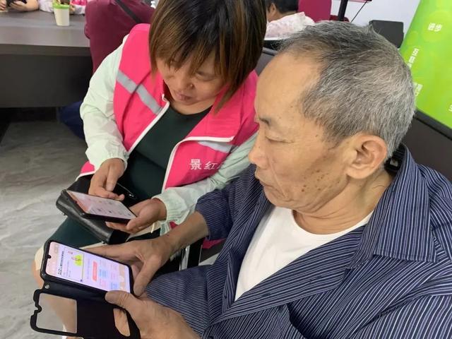 67岁老头天天刷头条刷抖音几个小时,正常吗?-惠修网