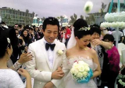 小s离婚:小s被家暴，爱妹如子的大s为什么不干涉呢