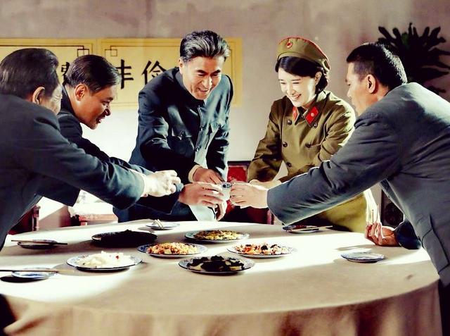 杜聿明简介:1959年，杜聿明被特赦后，为何功德林里的战犯有很大的反响？