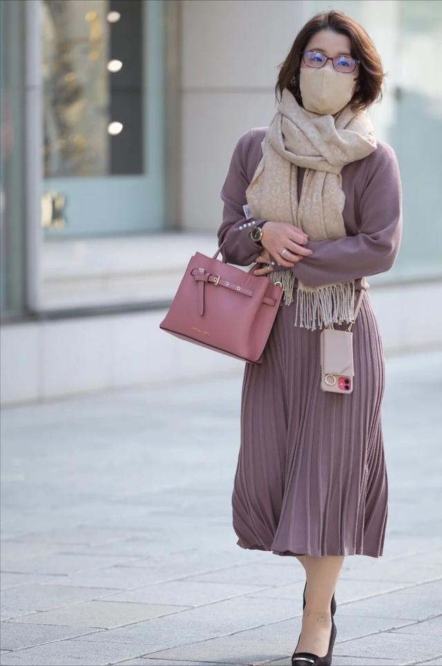 日本人的穿衣风格特点(日本女人的衬衫裙穿搭)(8)