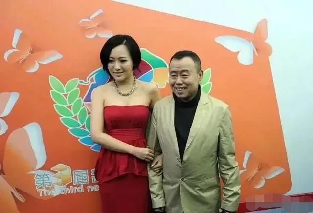 潘阳与狗全套:潘长江事件已严重影响到女儿潘阳的生活，潘长江为何会变成这样？