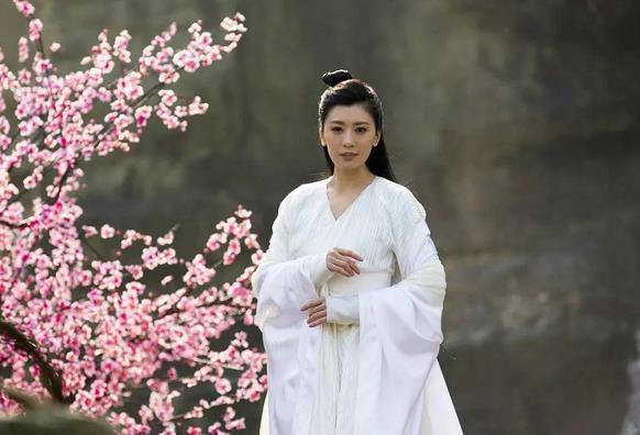 36岁少女童姥:李秋水和天山童姥对无崖子挚爱一生，为何都不帮他打败丁春秋