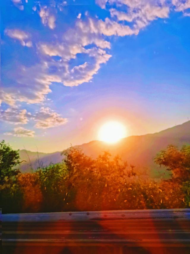 头条问答 - 太阳下山,如何摄影晚霞奇观?(姚家墨苑的回答,0赞)