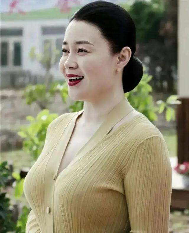 关婷娜和柳岩谁更漂亮？