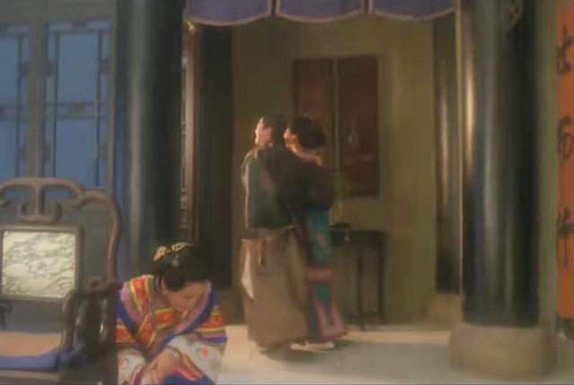 星爷电影《审死官》结局，一家人相聚在墓地，是全家都被杀了吗？插图9