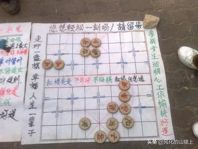 人民广场下面压着什么，在路边摆“象棋残局”赚钱的人，不怕遇到象棋高手吗