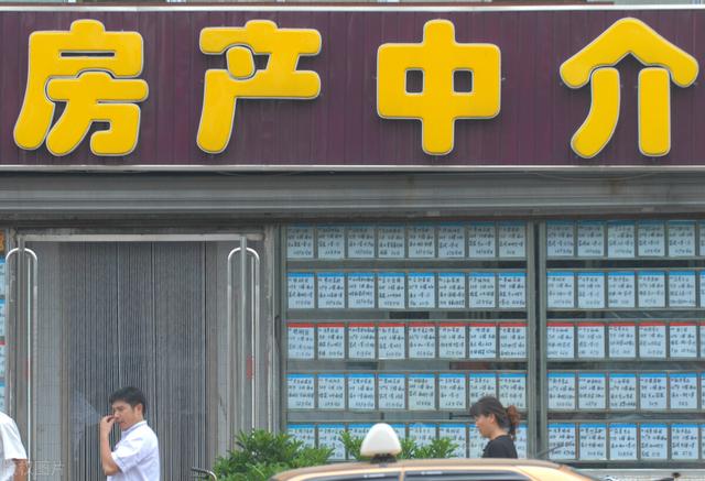 南京钻石小鸟实体店电话:如何看待大量门店“倒闭”，满大街都是药店、房产中介和珠宝店？