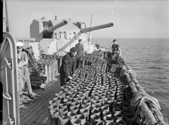 舰炮发射炮弹后，弹壳怎么处理？回收还是扔海里？插图68