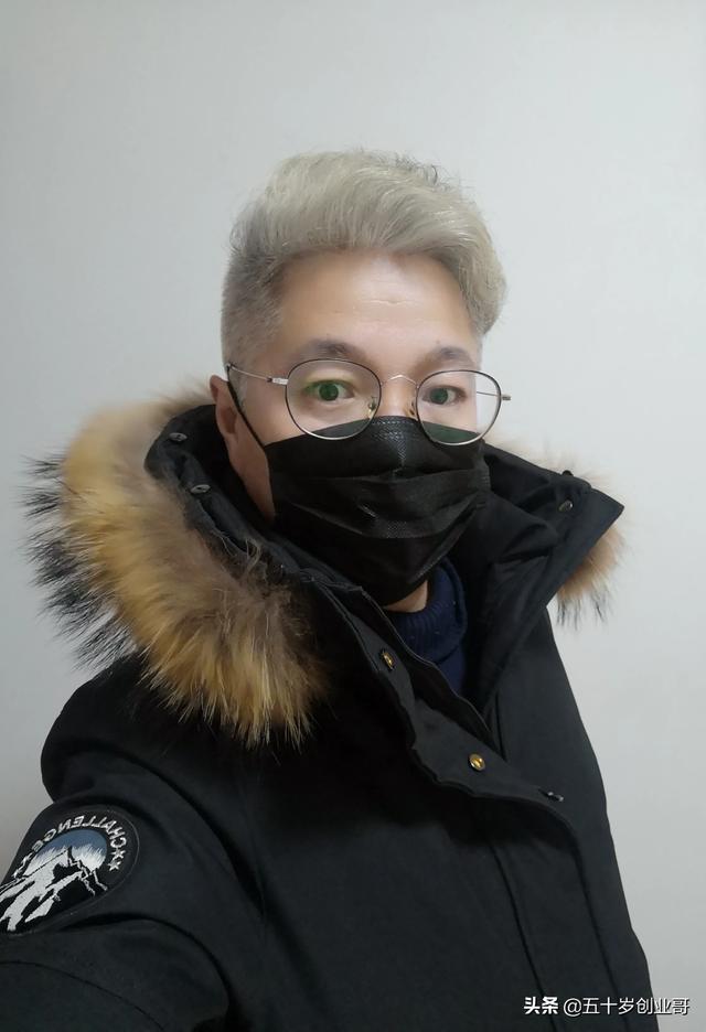 中年男性白发较多,不染不推光,适合留什么发型?-生活百科