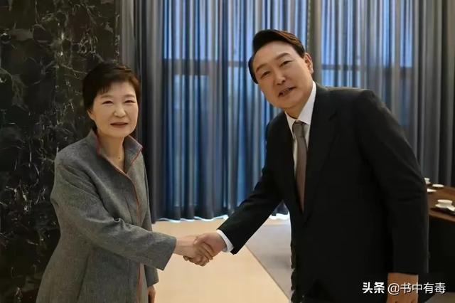 如何看待尹锡悦当面承诺要给朴槿惠恢复名誉？