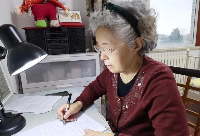 富贵吉娃娃1免费观看:今年42，女儿12，意外怀孕，经济条件一般，这个孩子要吗？