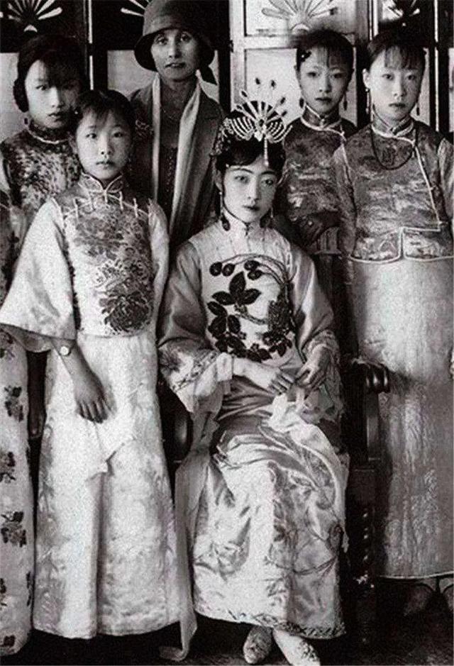 头条问答 - 末代皇后婉容拥有绝世容颜,为何落得如此不堪下场?