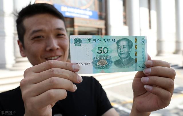 天宝石的一公斤多少钱,一公斤黄金和10公斤人民币你选哪个？