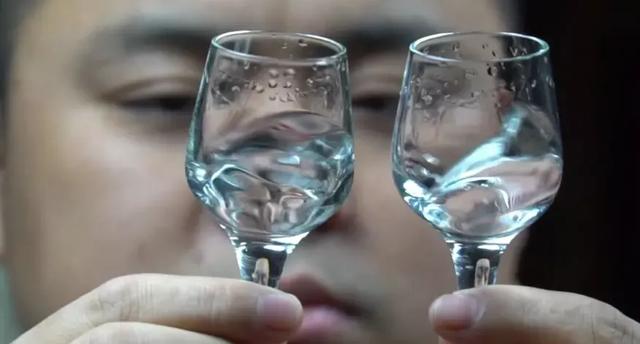 五粮液1618和五粮液水晶瓶有什么不同？插图2