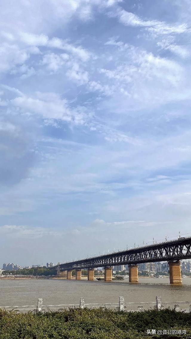 为什么感觉在职场上正直之人得不到重用,而圆滑之人常被委以重任？