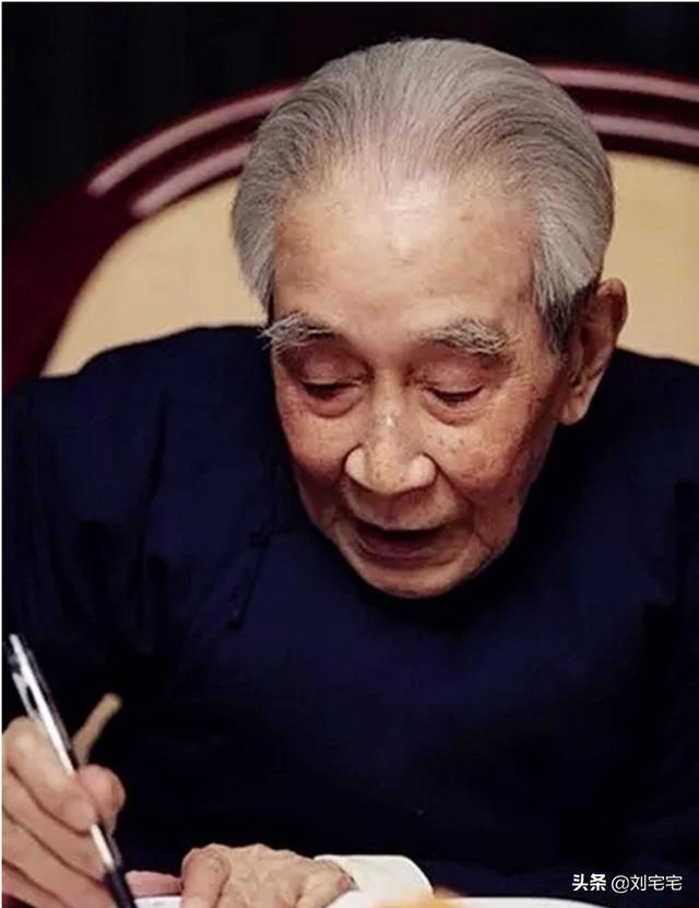 《论语》译注中，杨伯峻、钱穆、李泽厚、辜鸿铭还是南怀瑾哪个好？