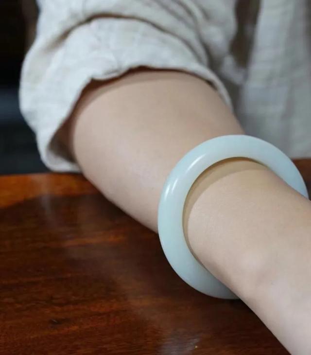 玉器市场,现在市场上有很多和田玉，都是真的吗？