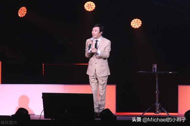 费玉清好听的歌:费玉清的唱功如何，在华语乐坛是什么水平