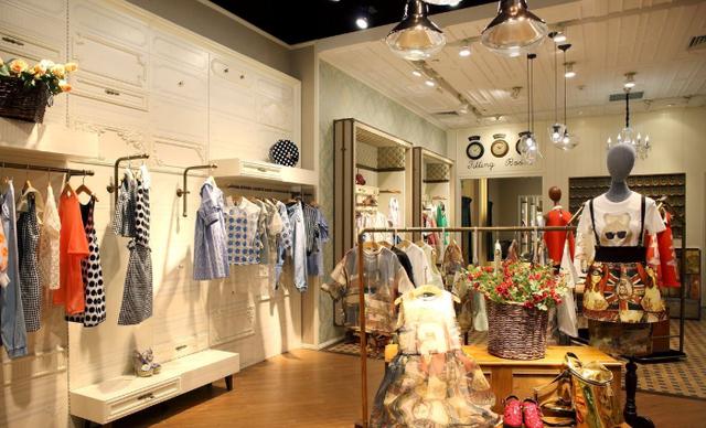 为什么人们在专柜上面买的很贵的衣服，地摊上几十块钱就能买到类似款式的？插图38