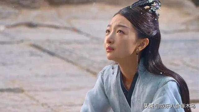 周冬雨成绩:周冬雨成绩那么差还能在娱乐圈发展的那么好，究竟凭什么？