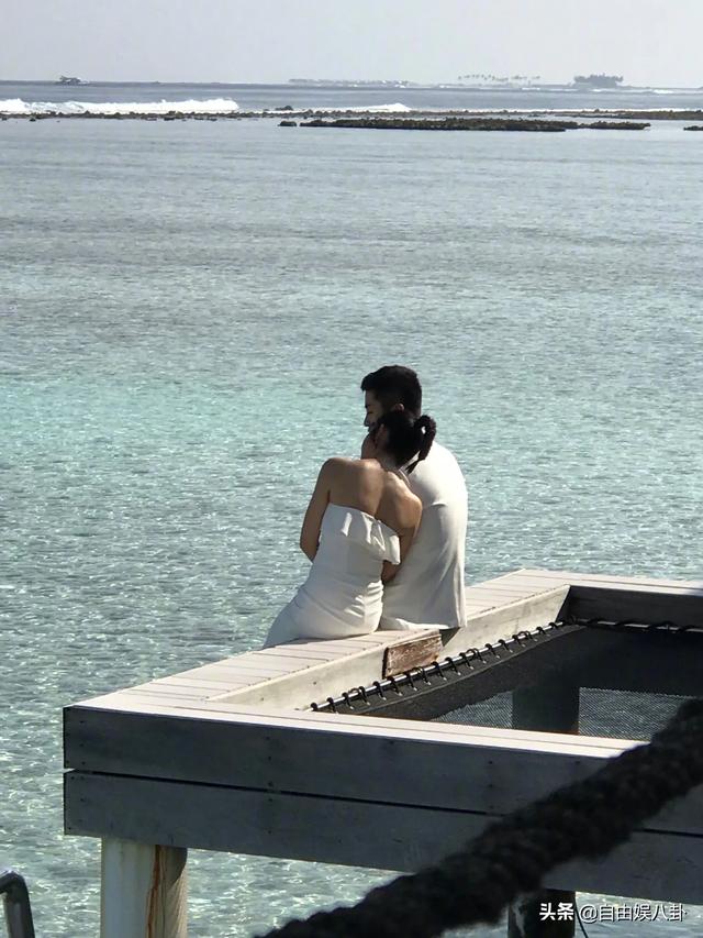 林心如的老公结婚照:娱乐圈中哪一对的结婚照是你最喜欢的呢。 ​​​​