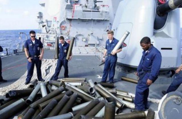 舰炮发射炮弹后，弹壳怎么处理？回收还是扔海里？插图75