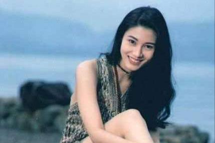 李哈妮:最近剧荒有没有什么好看的电视剧啊？（不限类型）救救孩子吧？