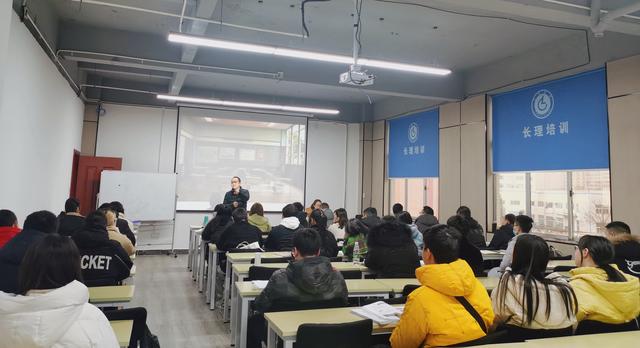 通过2022国家电网招聘要具备什么学历配置？