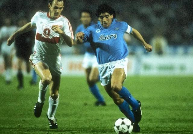 怎么总有人说马拉多纳在那不勒斯夺冠时没有牛人队友呢？事实上是怎样的呢？插图40