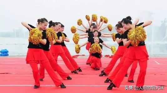 广场舞明明是免费的，为何带队领舞却月入过万，她们怎么盈利的