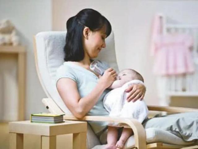 女人在家带孩子,不出去挣钱是不是就没有家庭地位了？
