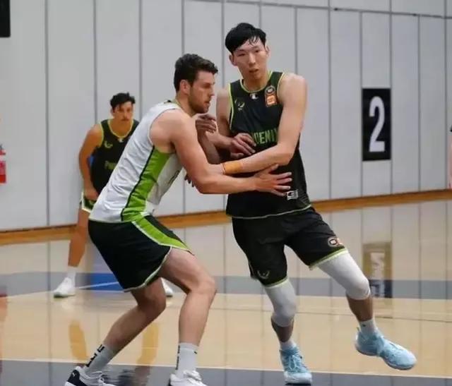 周琦五犯离场:周琦NBL关键时刻技犯离场，球队遭三连败，他还存在什么问题