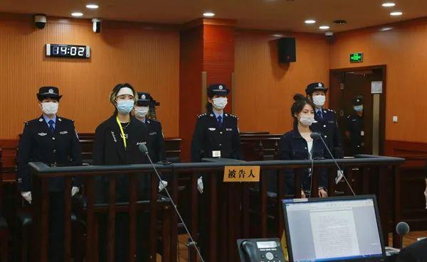 郭美美事件是怎么回事呢:郭美美又入狱了，她这是又干啥了，是不是坐牢也上瘾？